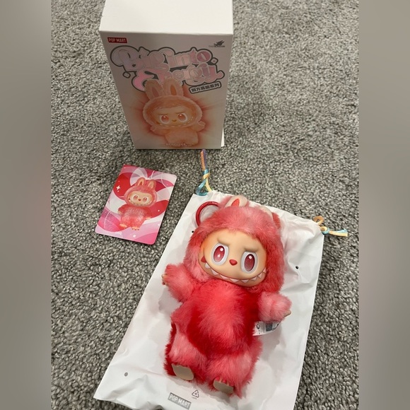 LABUBU AUTHENTIC MONSTERS BIG INTO ENERGY "LOVE" - Picture 3 of 6